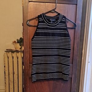 White House Black Market Size S Black and White DASH Design Sleeveless Blouse